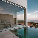 Mani Luxury And In With Private Pools Отель Гитион