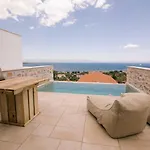 Mani Luxury And In With Private Pools Отель *
