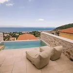 Mani Luxury And In With Private Pools Отель Гитион