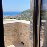 Отель Mani Luxury And In With Private Pools