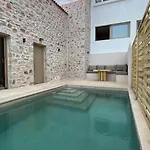 Mani Luxury And In With Private Pools Отель Гитион