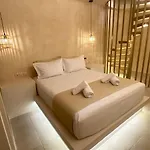Mani Luxury And In With Private Pools Отель Гитион