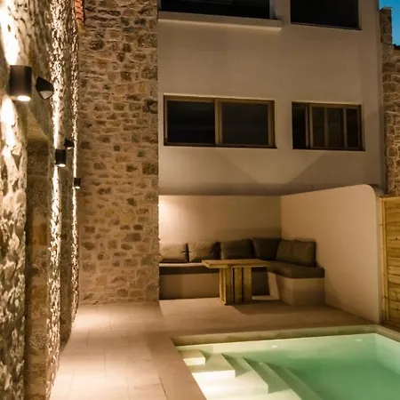 Mani Luxury And In With Private Pools Отель Гитион