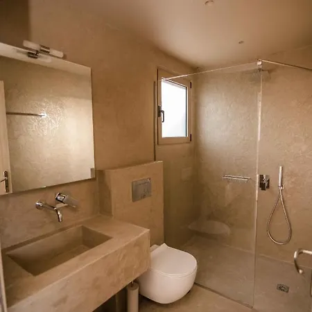 Mani Luxury And In With Private Pools Szálloda