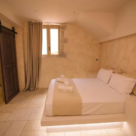 Отель Mani Luxury And In With Private Pools Гитион