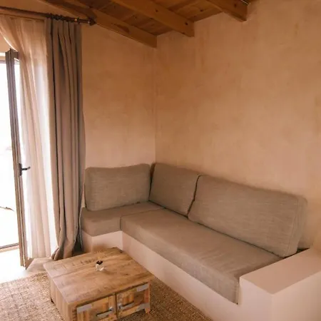 Отель Mani Luxury And In With Private Pools Гитион