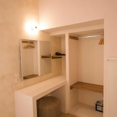 Mani Luxury And In With Private Pools Szálloda *
