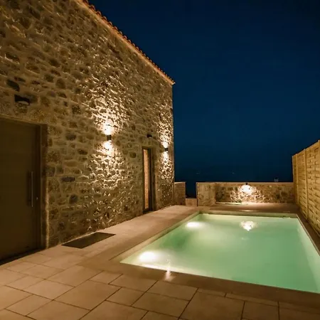 Mani Luxury And In With Private Pools Szálloda Gíthio