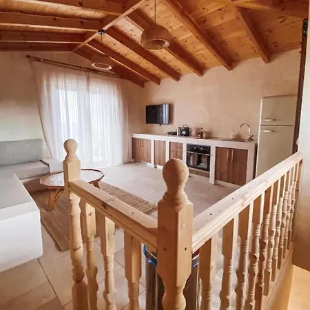 Отель Mani Luxury And In With Private Pools Гитион