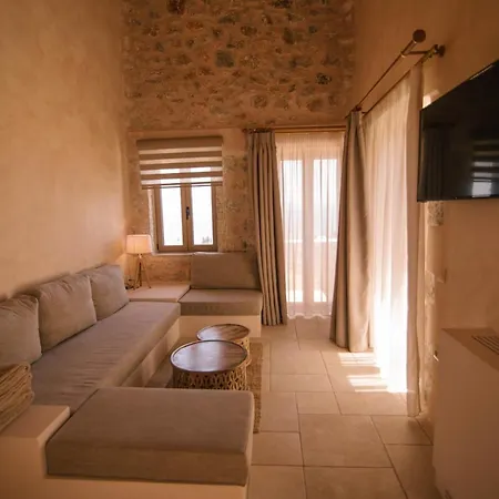 Отель Mani Luxury And In With Private Pools Гитион