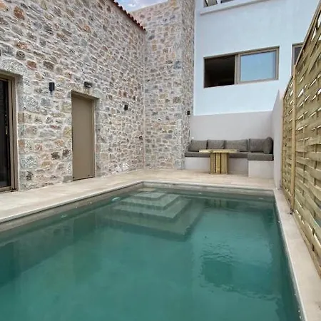 Mani Luxury And In With Private Pools Отель Гитион