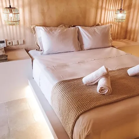 Mani Luxury And In With Private Pools Отель *