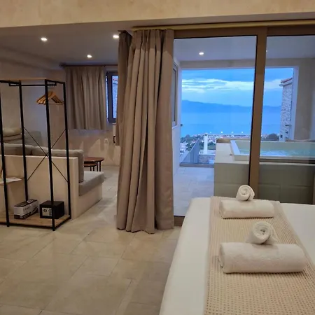 Mani Luxury And In With Private Pools Szálloda