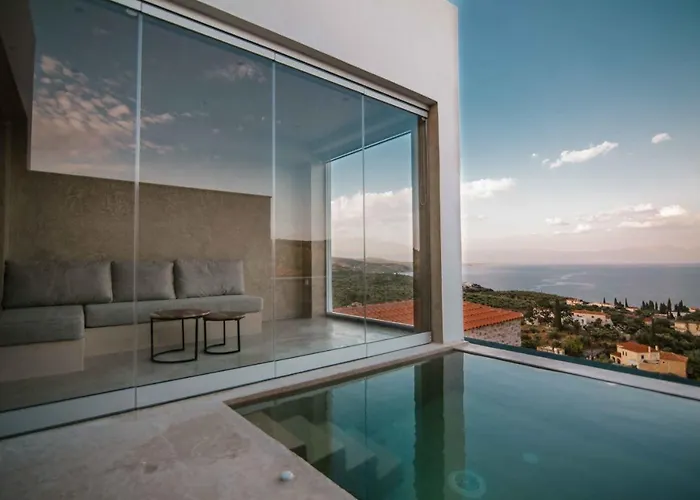 Mani Luxury And In With Private Pools Hotell Gytheio