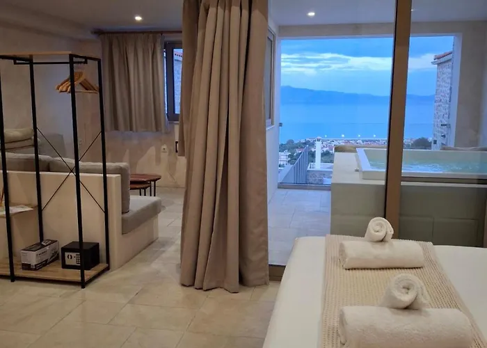 Mani Luxury And In With Private Pools Hotell